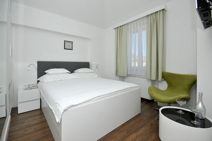 Room 43 of 132