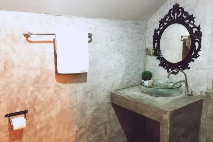 Room 14 of 28
