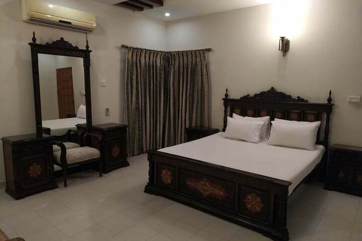 Room 4 of 14