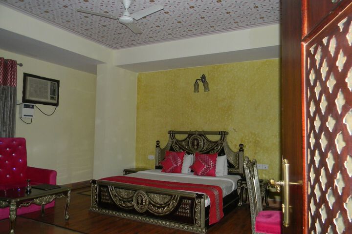 Room 7 of 32