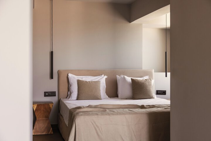 Room 9 of 221