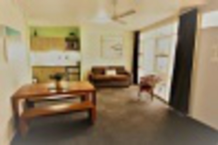 Room 40 of 228