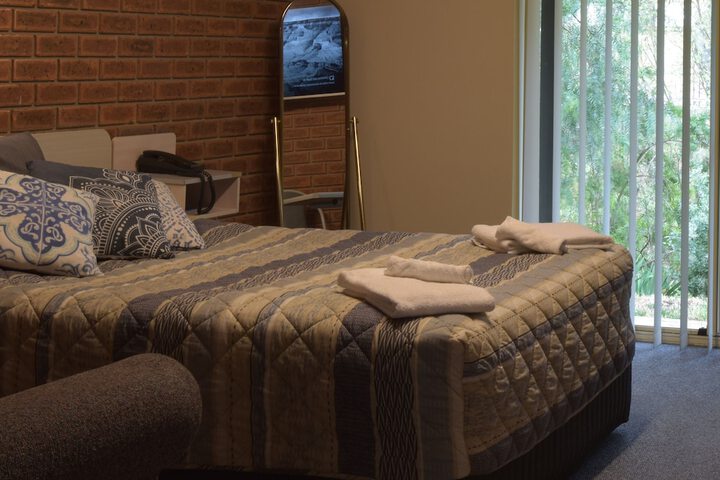 Room 6 of 16