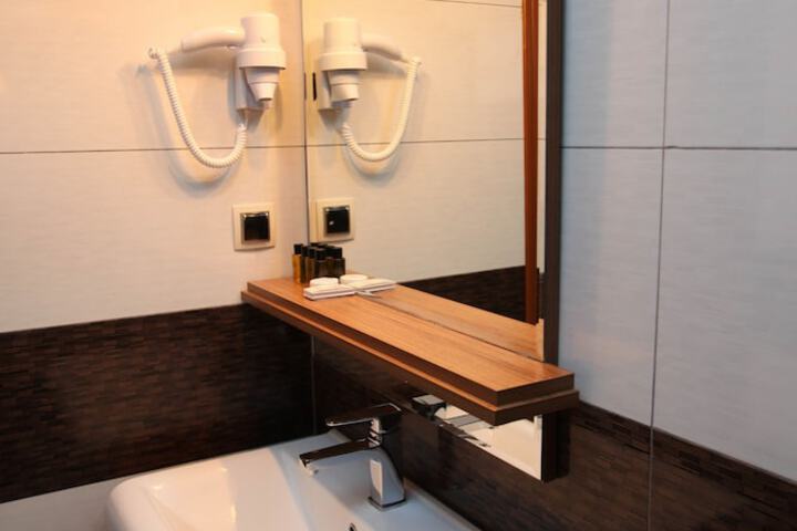 Room 15 of 24