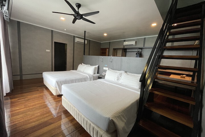 Room 13 of 62