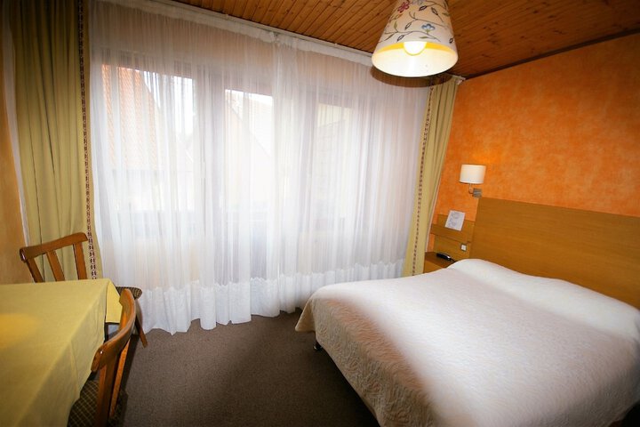 Room 7 of 42