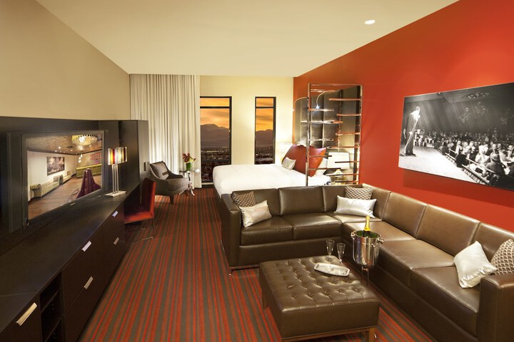 Room 10 of 27