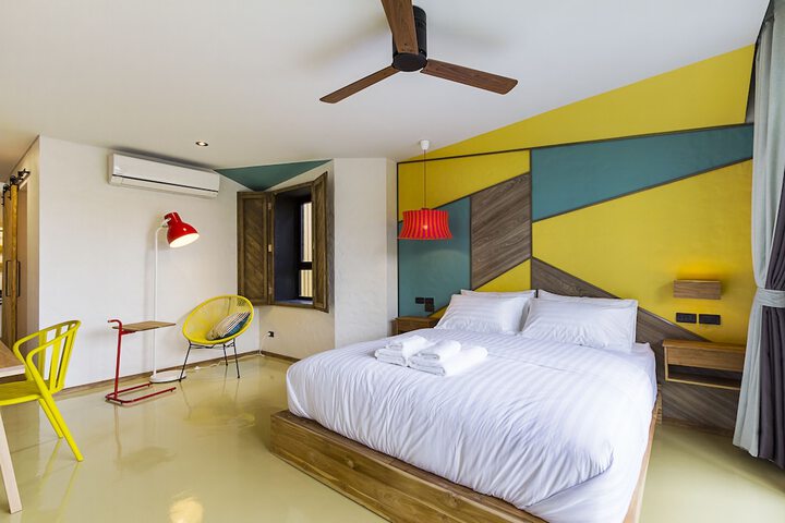 Room 4 of 72