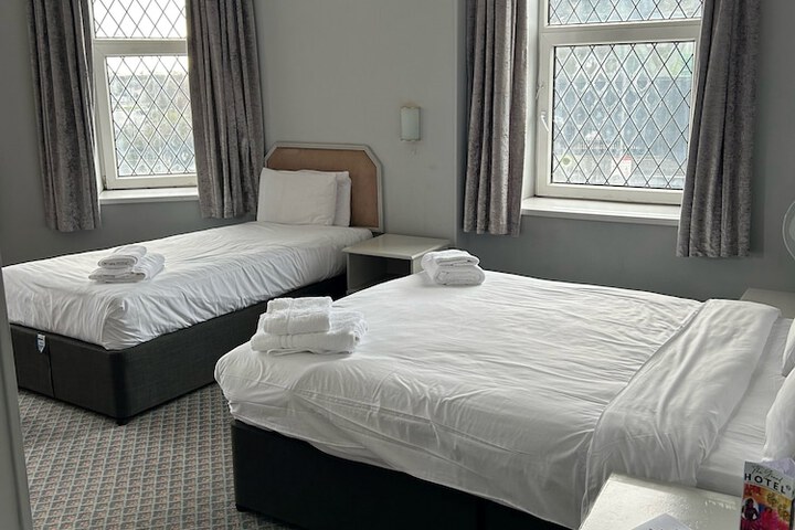 Room 5 of 32