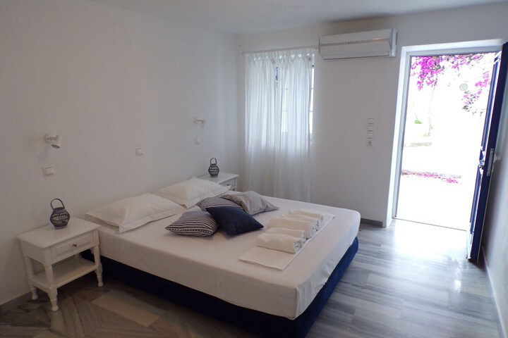 Room 10 of 103