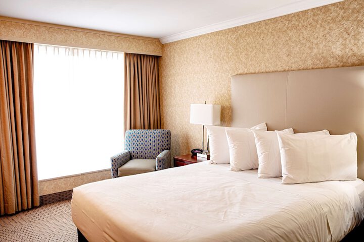 1 Queen Bed (5 of 32)