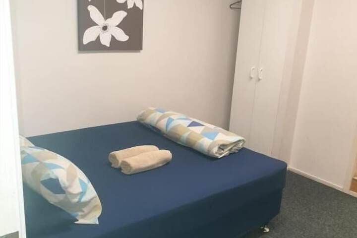 Room 16 of 38