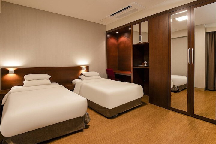 Room 14 of 37