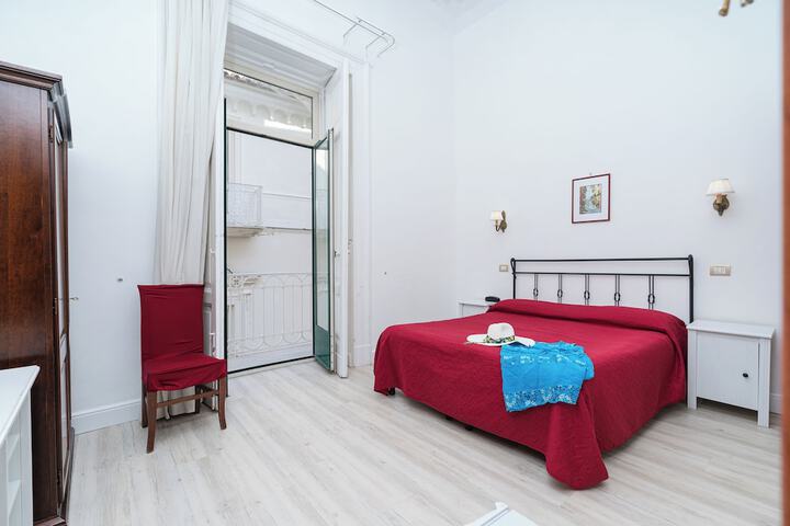 Room 32 of 84