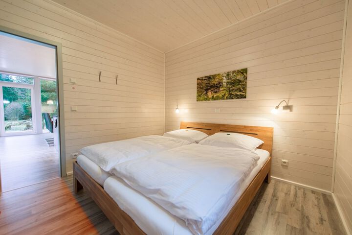 Room 4 of 107