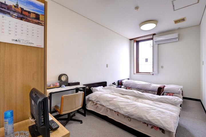 Room 6 of 26