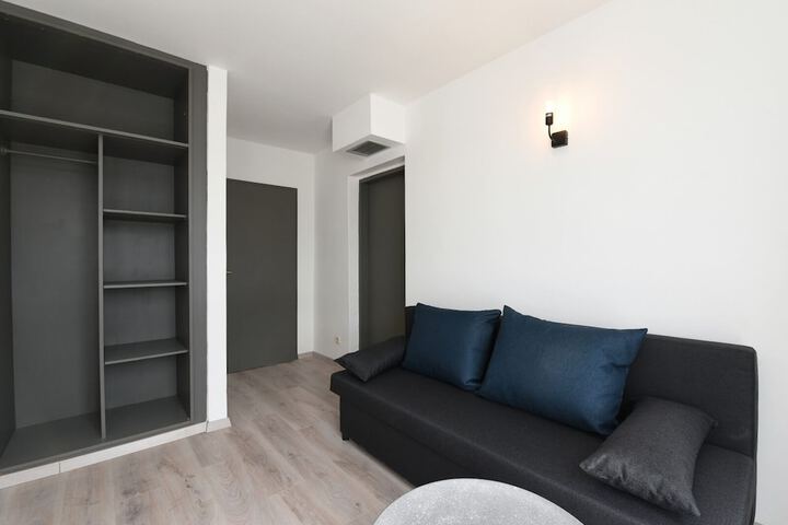 Room 8 of 31