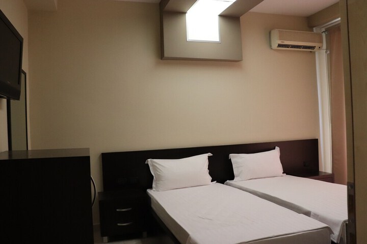Room 9 of 27