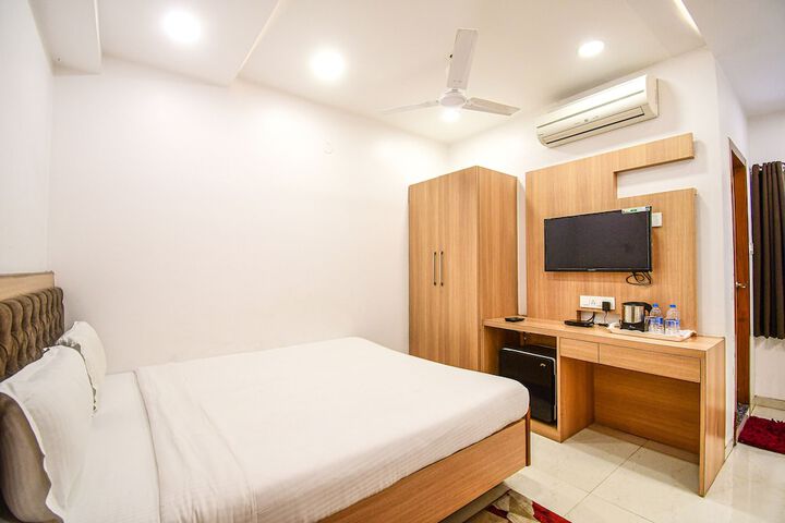 Room 13 of 34