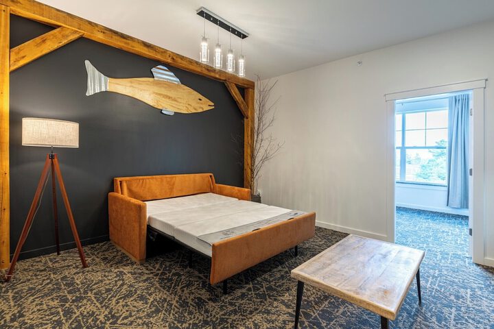 Room 6 of 19
