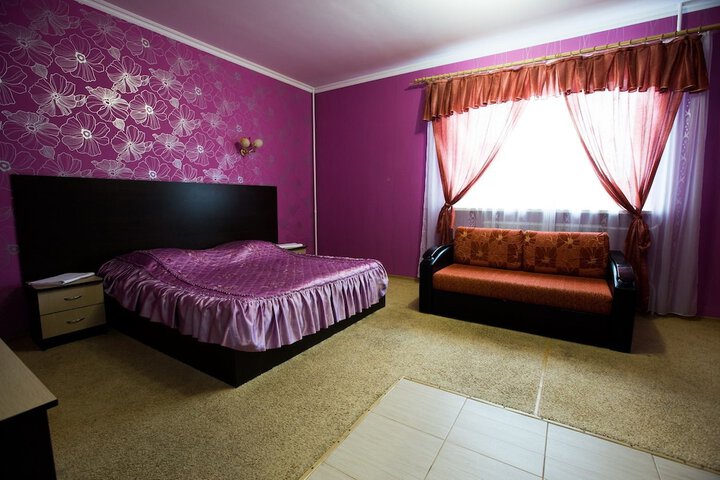 Room 4 of 63