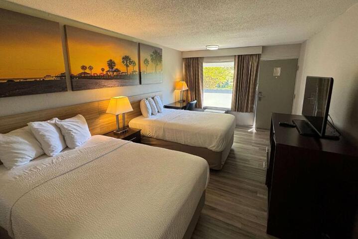 2 Double Beds (7 of 8)