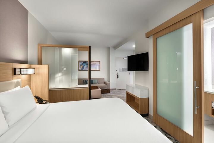 Room 14 of 30