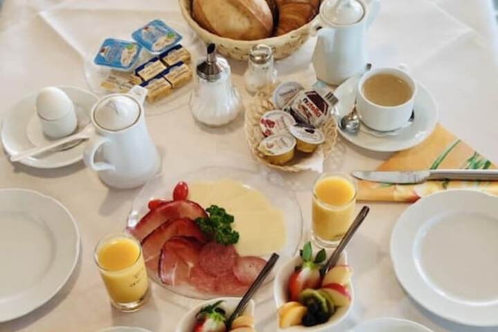 Breakfast/Coffee Service 83 of 95
