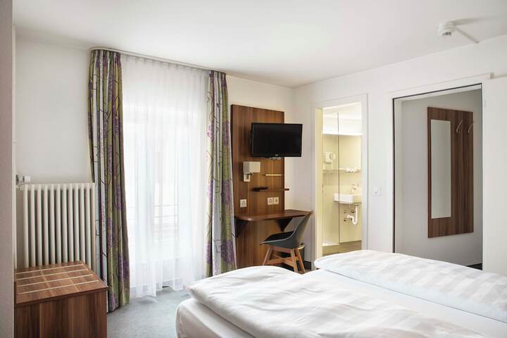 Room 6 of 45