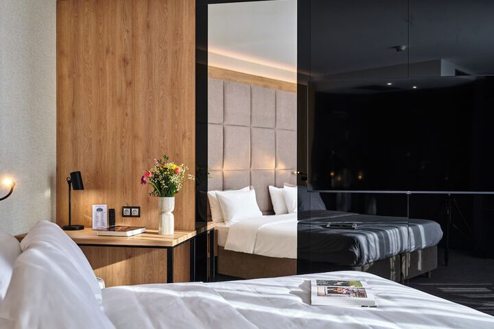 Room 32 of 53