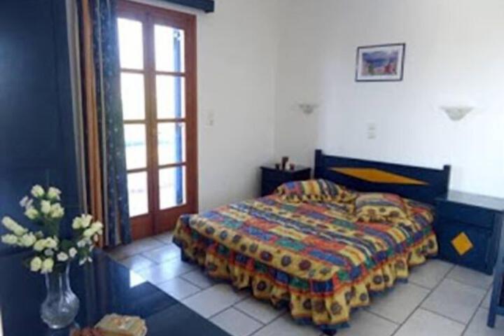 Room 6 of 8
