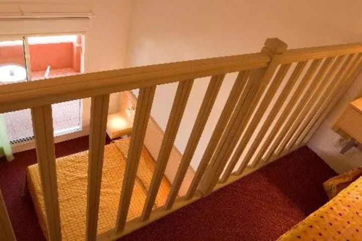 Room 9 of 17