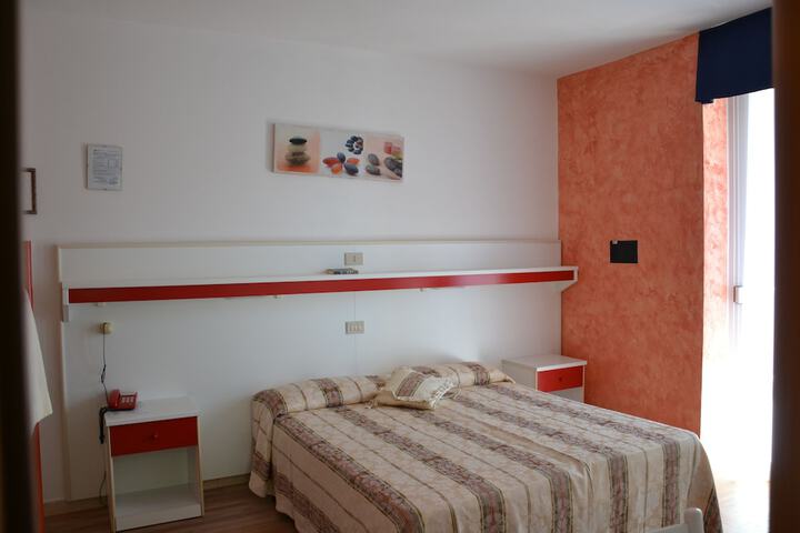 Room 10 of 39