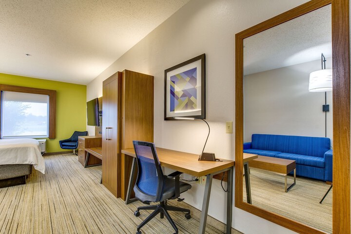 Room 13 of 40