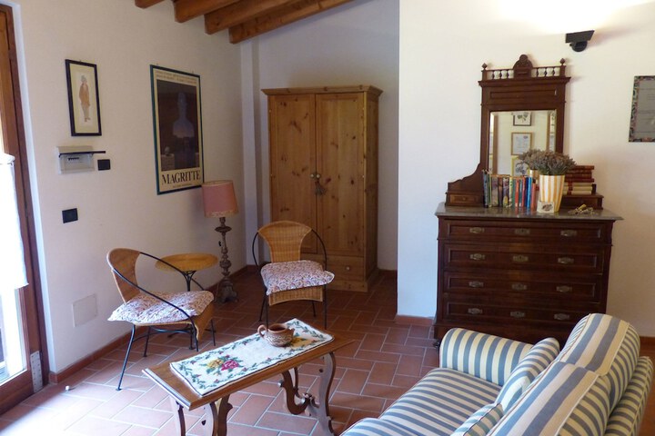 Room 11 of 28