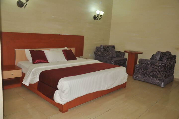 Room 4 of 39