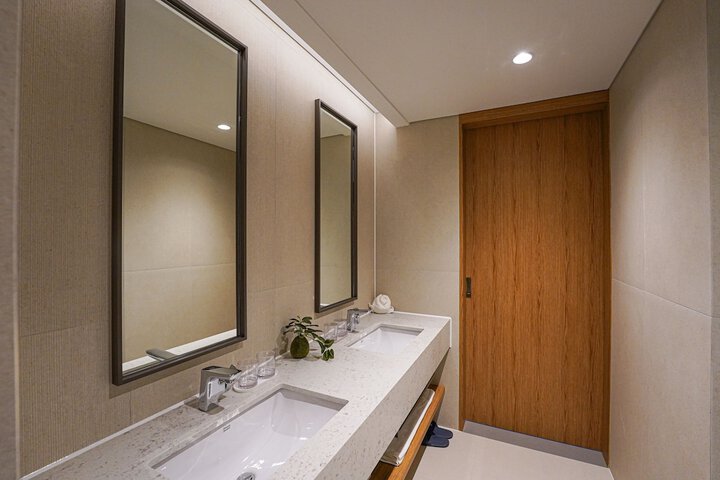 Room 53 of 76