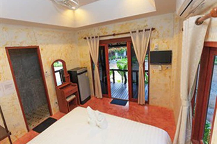 Room 3 of 27