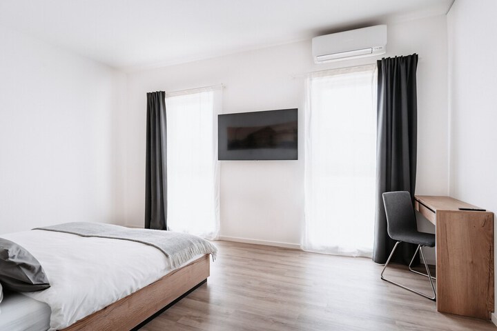 Room 5 of 86