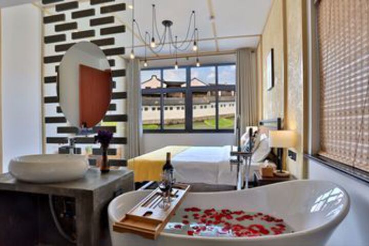 Room 4 of 25