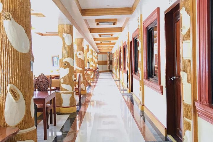 Ballroom/Hall 36 of 39