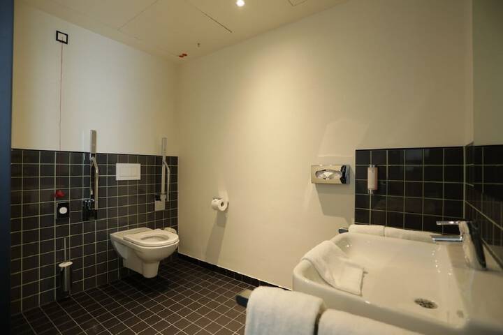Room 10 of 25