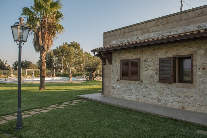 Hotel Exterior 246 of 247