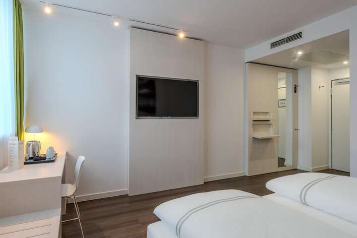 Room 17 of 40