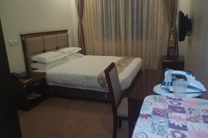 Room 6 of 43