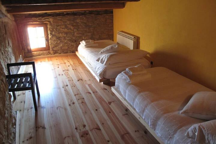 Room 5 of 25
