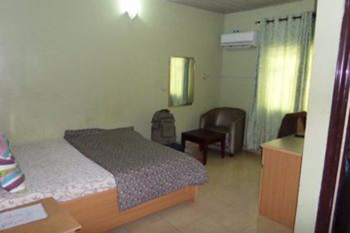 Room 14 of 32