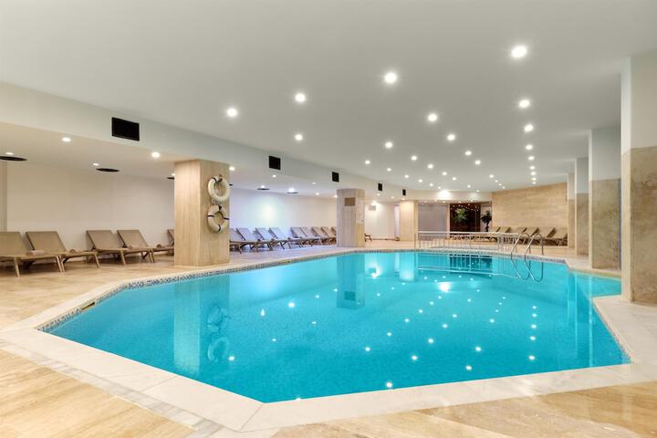 Pool 37 of 121