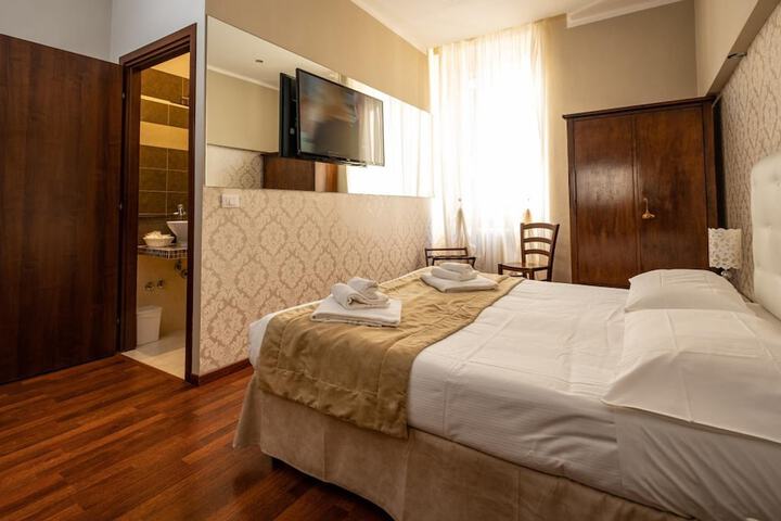 Room 25 of 63