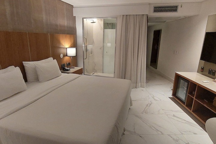 Room 9 of 73